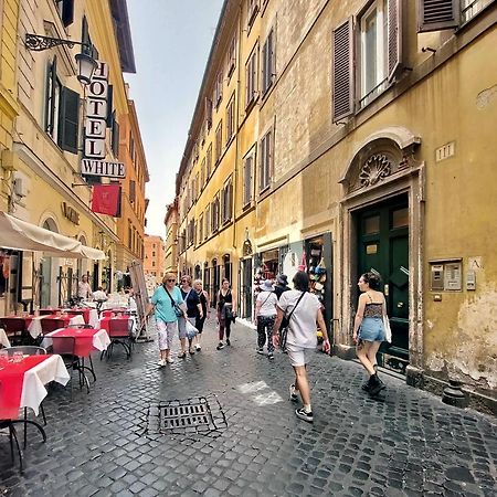 Ych-Butterfly Flat Close Trevi Fountain روما المظهر الخارجي الصورة
