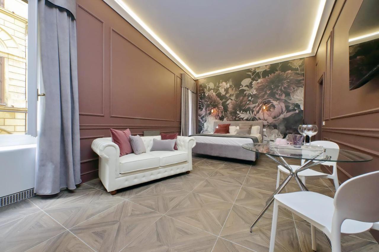 Ych-Butterfly Flat Close Trevi Fountain روما المظهر الخارجي الصورة