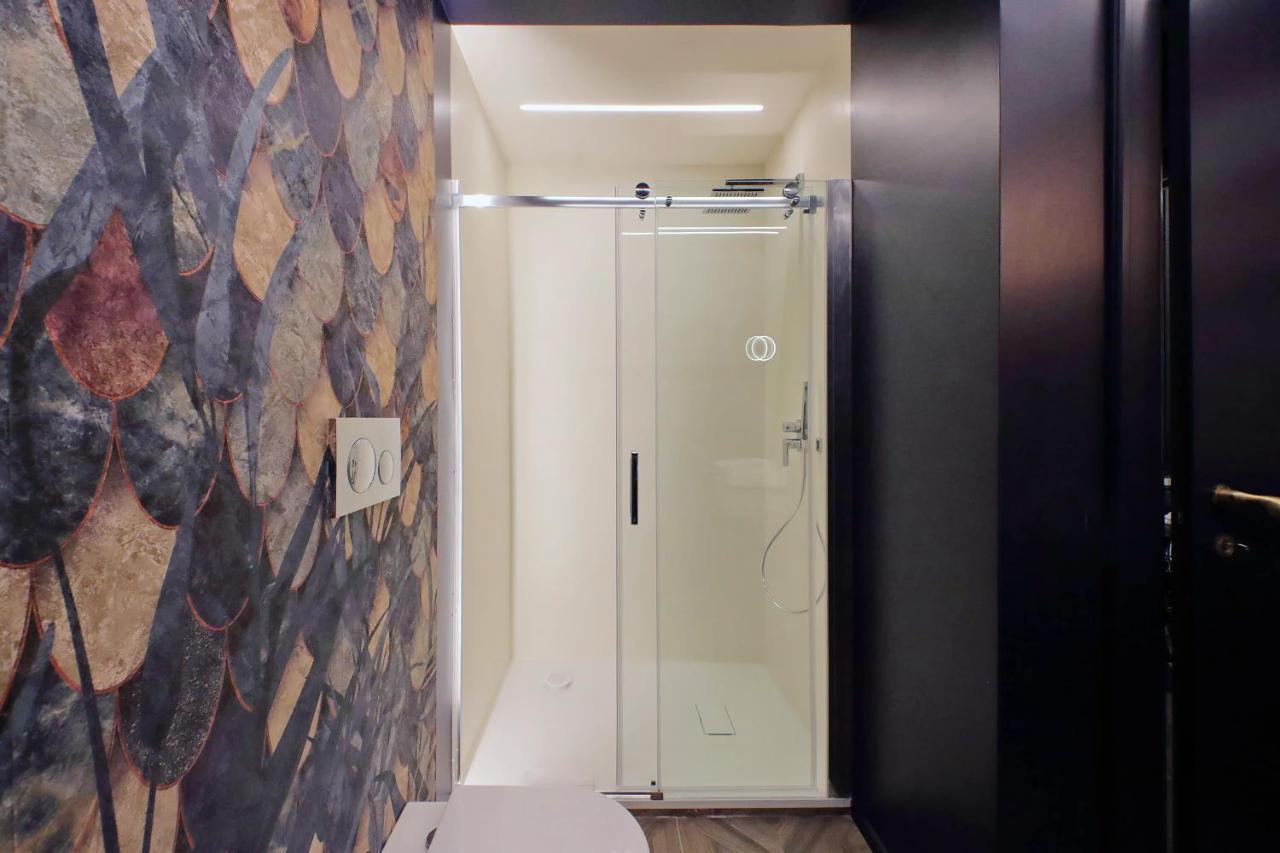 Ych-Butterfly Flat Close Trevi Fountain روما المظهر الخارجي الصورة